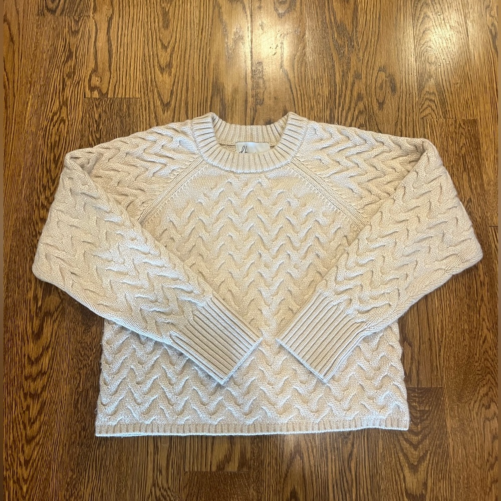 LIKE NEW dh NEW YORK sweater